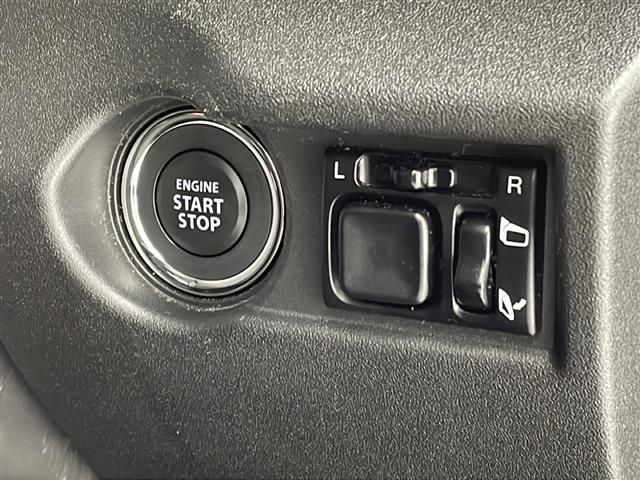 【　スマートキー・プッシュスタート　】鍵を挿さずにポケットに入れたまま鍵の開閉、エンジンの始動まで行えます。