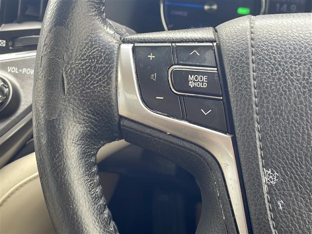 クラウンハイブリッド ロイヤルサルーンＧ　純正８インチナビ　フルセグＴＶ　Ｂｌｕｅｔｏｏｔｈ　ＣＤ　ＤＶＤ　全方位カメラ　ドライブレコーダー　ＥＴＣ　クルーズコントロール　スマートキー　ステアリングスイッチ　ＬＥＤヘッドライト　電動格納ミラー（8枚目）