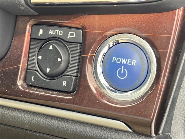 クラウンハイブリッド ロイヤルサルーンＧ　純正８インチナビ　フルセグＴＶ　Ｂｌｕｅｔｏｏｔｈ　ＣＤ　ＤＶＤ　全方位カメラ　ドライブレコーダー　ＥＴＣ　クルーズコントロール　スマートキー　ステアリングスイッチ　ＬＥＤヘッドライト　電動格納ミラー（12枚目）