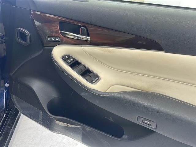 クラウンハイブリッド ロイヤルサルーンＧ　純正８インチナビ　フルセグＴＶ　Ｂｌｕｅｔｏｏｔｈ　ＣＤ　ＤＶＤ　全方位カメラ　ドライブレコーダー　ＥＴＣ　クルーズコントロール　スマートキー　ステアリングスイッチ　ＬＥＤヘッドライト　電動格納ミラー（13枚目）