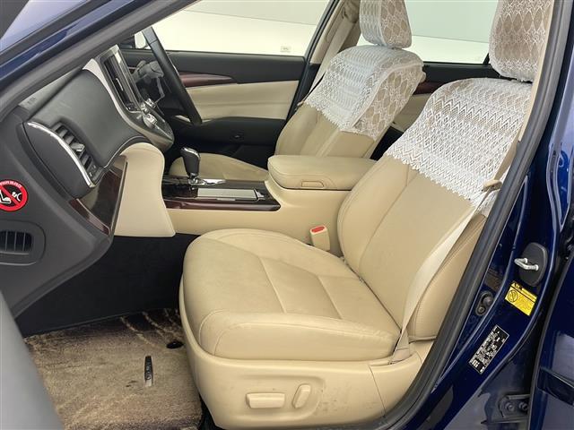 クラウンハイブリッド ロイヤルサルーンＧ　純正８インチナビ　フルセグＴＶ　Ｂｌｕｅｔｏｏｔｈ　ＣＤ　ＤＶＤ　全方位カメラ　ドライブレコーダー　ＥＴＣ　クルーズコントロール　スマートキー　ステアリングスイッチ　ＬＥＤヘッドライト　電動格納ミラー（23枚目）