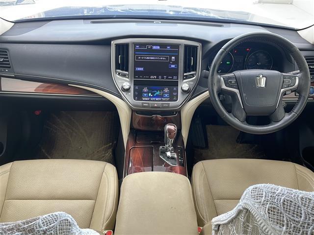 クラウンハイブリッド ロイヤルサルーンＧ　純正８インチナビ　フルセグＴＶ　Ｂｌｕｅｔｏｏｔｈ　ＣＤ　ＤＶＤ　全方位カメラ　ドライブレコーダー　ＥＴＣ　クルーズコントロール　スマートキー　ステアリングスイッチ　ＬＥＤヘッドライト　電動格納ミラー（42枚目）