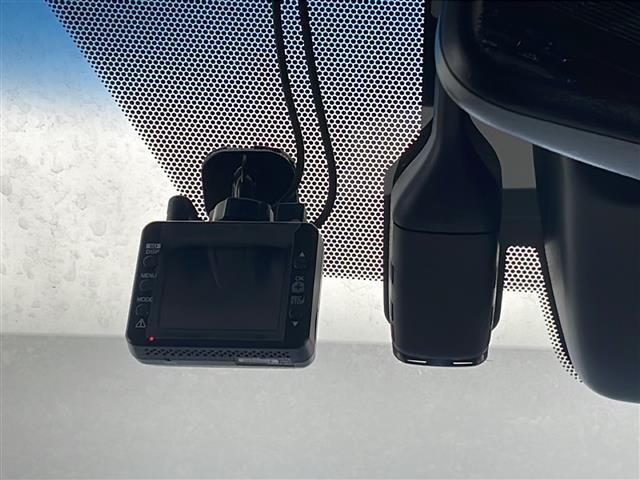 【ドライブレコーダー】映像・音声などの運転中の記録を残します。事故などを起こした起こされた時の証拠になりえますので、もしも時でも安心ですね。