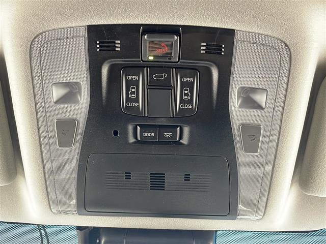 【両側パワースライドドア】小さなお子さまでもボタン一つで乗り降りラクラクです！両手に荷物を抱えている状態でもボタンを押せば自動で開閉するので、お買い物やお出かけの際にはとっても重宝します！