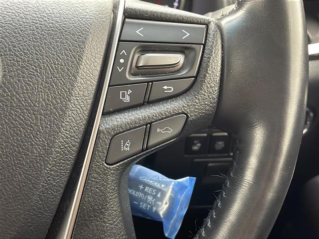 【ステアリングスイッチ】手元のボタンから、オーディオやナビなどの操作ができるので、よそ見をせずに安全に運転に集中できます！