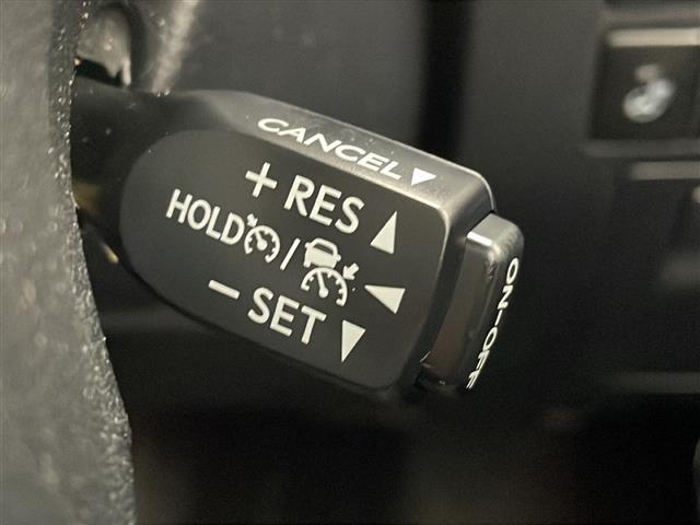 【アダプティブクルーズコントロール（ＡＣＣ）】アクセルを踏まなくても、設定した速度で走行したり、先行車との車間距離を適切に維持する追従走行できます！機能には限界があるためご注意ください。