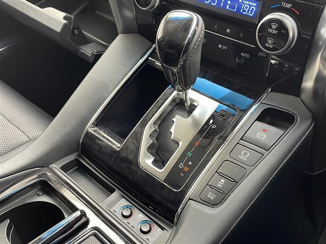 【シフトレバー】シフトの操作がしやすく快適なドライブを楽しんでいただけます！