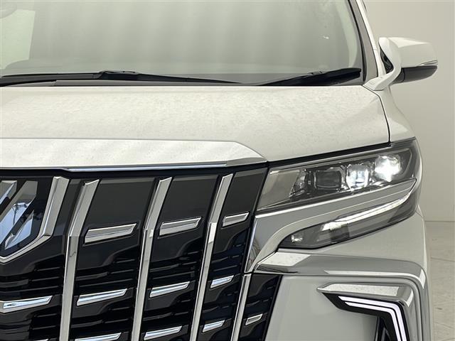 【ＬＥＤヘッドライト】消費する電力が少なく耐久年数が長いのが特徴のヘッドライトです。さらに長持ちさせたい方は、ヘッドライト・フロントガラスなどのコーティングもご用意しています。