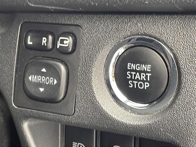 【　スマートキー・プッシュスタート　】鍵を挿さずにポケットに入れたまま鍵の開閉、エンジンの始動まで行えます。