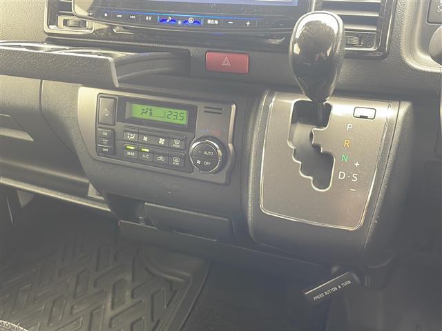 【　シフト　】シフトも操作しやすく快適なドライブを楽しんでいただけます。