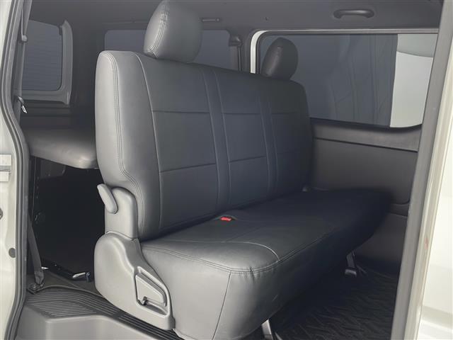 【　セカンドシート　】２列目も広々お乗りいただけます。