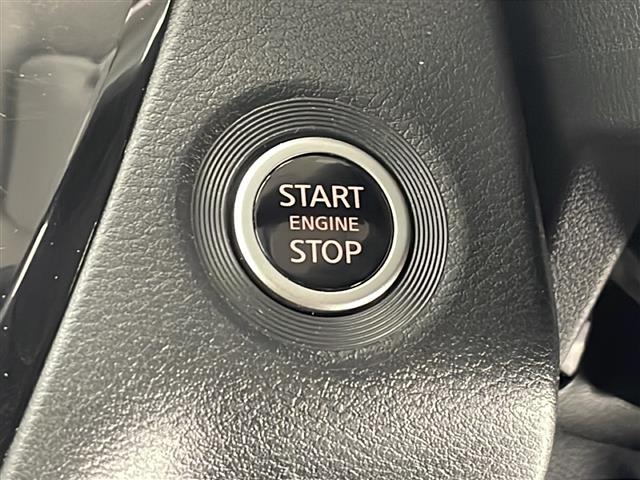 【　スマートキー・プッシュスタート　】鍵を挿さずにポケットに入れたまま鍵の開閉、エンジンの始動まで行えます。