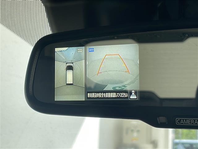 【アラウンドビューモニター】まるでクルマを真上から見下ろしたかのような視点で駐車をサポートします！クルマの斜め後ろや真横など、前後左右の４つのカメラの映像が合成されて、モニターに映し出されます。