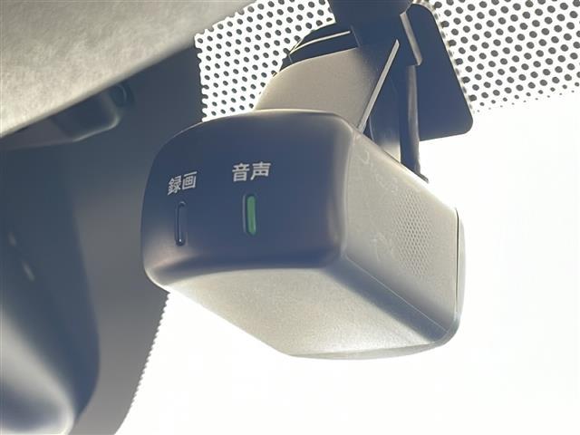 【ドライブレコーダー】映像・音声などの運転中の記録を残します。事故などを起こした起こされた時の証拠になりえますので、もしも時でも安心ですね。