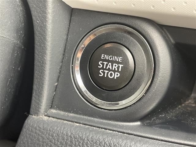 【　スマートキー・プッシュスタート　】鍵を挿さずにポケットに入れたまま鍵の開閉、エンジンの始動まで行えます。