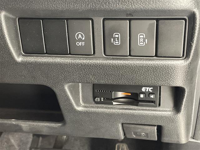 【　両側パワースライドドア　】小さなお子様でもボタンひとつで楽々乗り降り出来ます♪駐車場で両手に荷物を抱えている時もボタンひとつで自動で開いてくれますので、ご家族でのお買い物にとっても便利な装備です♪