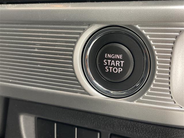 【　スマートキー・プッシュスタート　】鍵を挿さずにポケットに入れたまま鍵の開閉、エンジンの始動まで行えます。