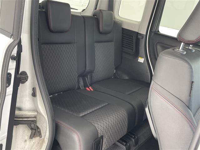 【　セカンドシート　】２列目も広々お乗りいただけます♪