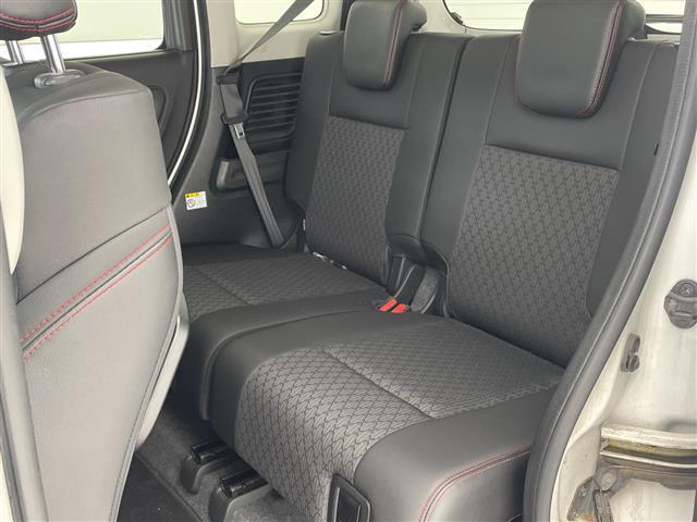 【　セカンドシート　】２列目も広々お乗りいただけます♪