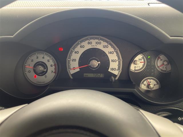 【　メーター　】メーターまわりも鮮やかに照らし出され、デザイン、安全性ともにバッチリですね。