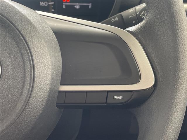 【　ステアリングスイッチ　】手元のスイッチでナビ操作が可能です。非常に便利な機能です。取り付けのナビによってはオプション設定となっております。