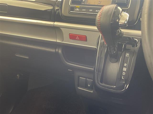 【　シフト　】シフトも操作しやすく快適なドライブを楽しんでいただけます。