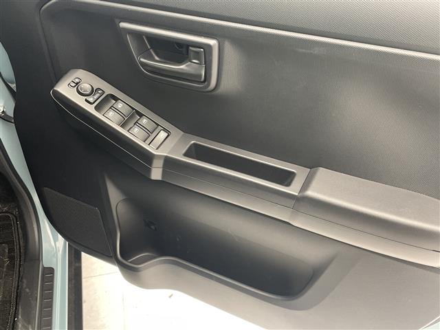 【ムーンルーフ】天井から太陽の穏やかな光を取り込むことができる、トヨタの「ガラスルーフ」です！