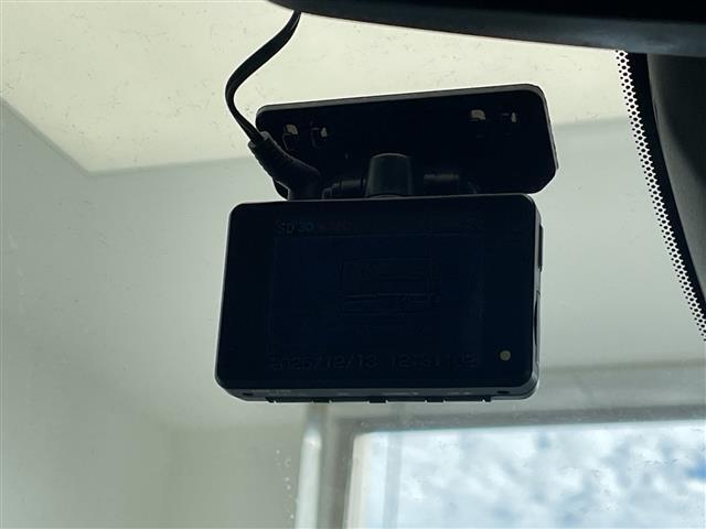 【ドライブレコーダー】映像・音声などの運転中の記録を残します。事故などを起こした起こされた時の証拠になりえますので、もしも時でも安心ですね。