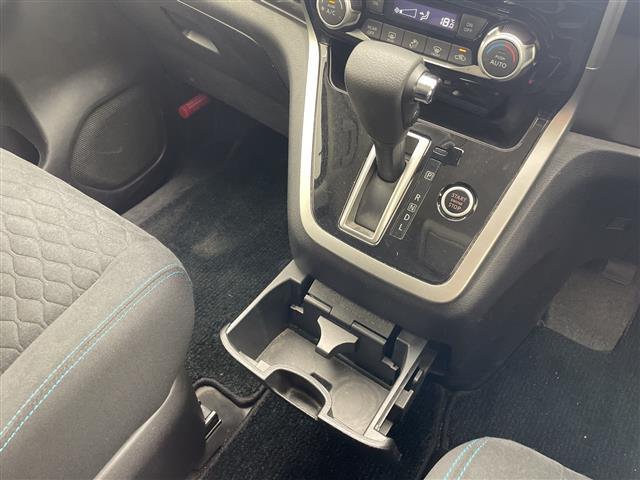 【シフトレバー】シフトの操作がしやすく快適なドライブを楽しんでいただけます！