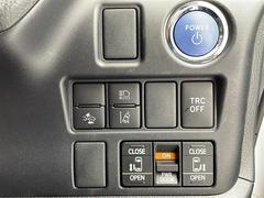 【　スマートキー・プッシュスタート　】鍵を挿さずにポケットに入れたまま鍵の開閉、エンジンの始動まで行えます。 4