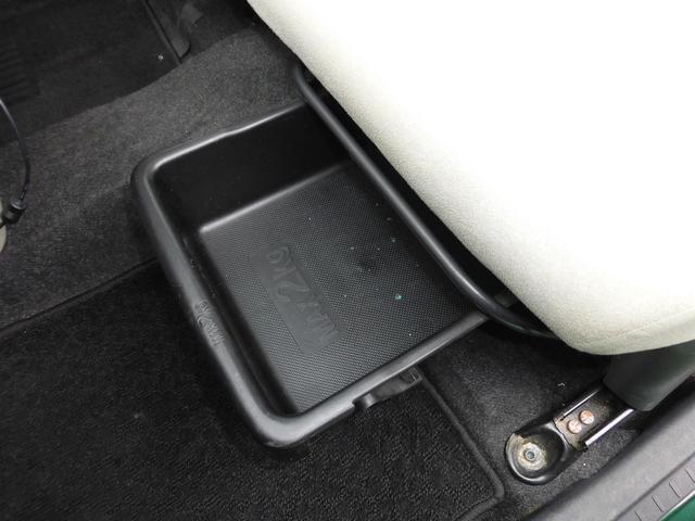 ・（助手席側）シートアンダートレイ（耐荷２Ｋｇ）