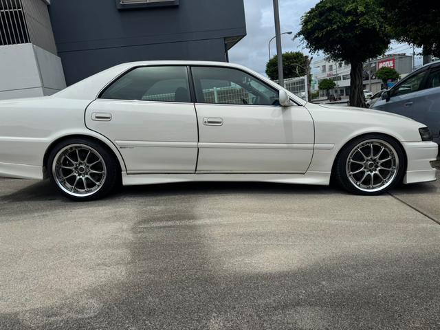 チェイサー ツアラーＶ　１１０系ＭＴ載せ替え公認済み　クスコ車高調　社外アルミ　社外マフラー　追加メーター４連　ターボタイマー　前置きインタークーラー（5枚目）