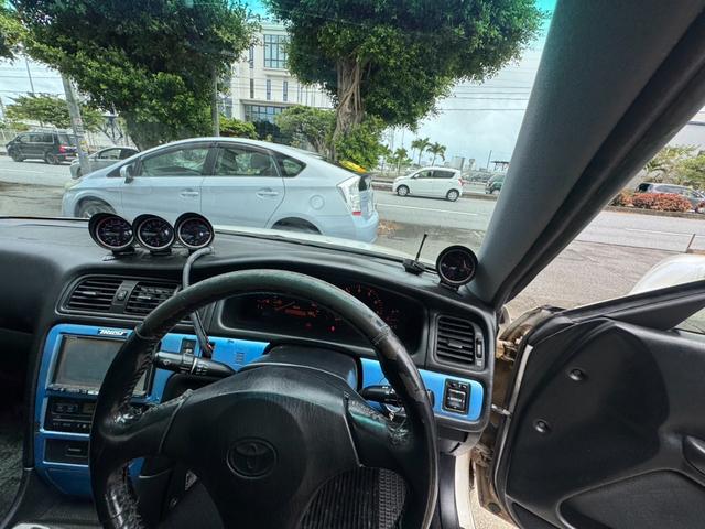 チェイサー ツアラーＶ　１１０系ＭＴ載せ替え公認済み　クスコ車高調　社外アルミ　社外マフラー　追加メーター４連　ターボタイマー　前置きインタークーラー（17枚目）