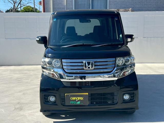 ディスプレイオーディオなので、お持ちのスマートフォンと繋げれば、地図アプリやＭＵＳＩＣアプリを簡単に操作できます！