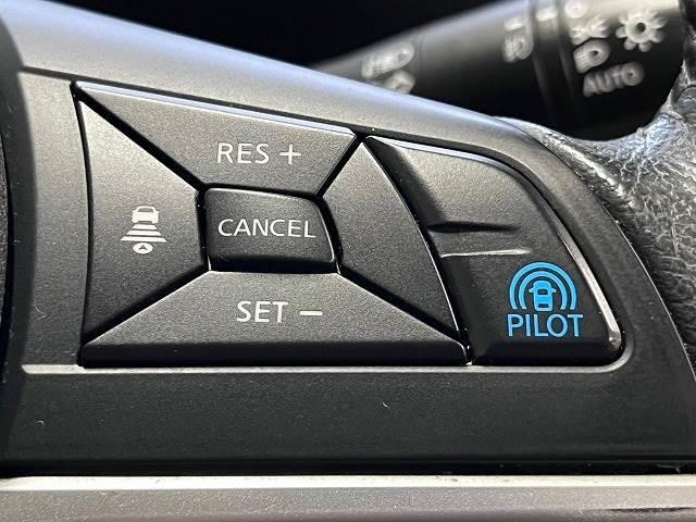 【プロパイロット】運転支援システムが搭載されております。全車速域追従式クルーズコントロールやレーンキープで長距離運転をアシスト。