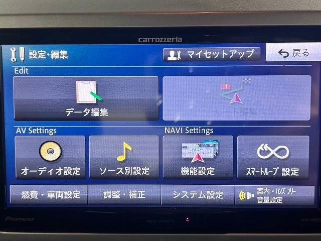 カロッツェリアナビを装備。フルセグ、ブルートゥース接続も可能です。