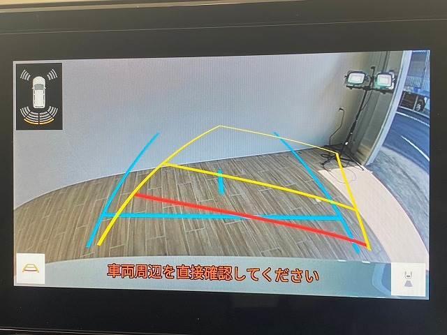 【バックモニター】を装備しております。リアカメラの映像がカラーで映し出されますので日々の駐車も安心安全です。