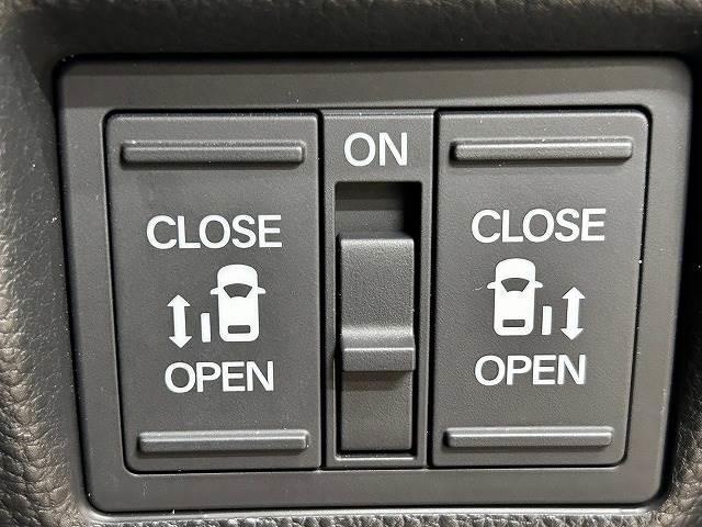 【両側電動スライドドア】運転席よりボタンひとつで開閉可能なスライドドアです。雨の日のお迎えなどに役立ちますね。