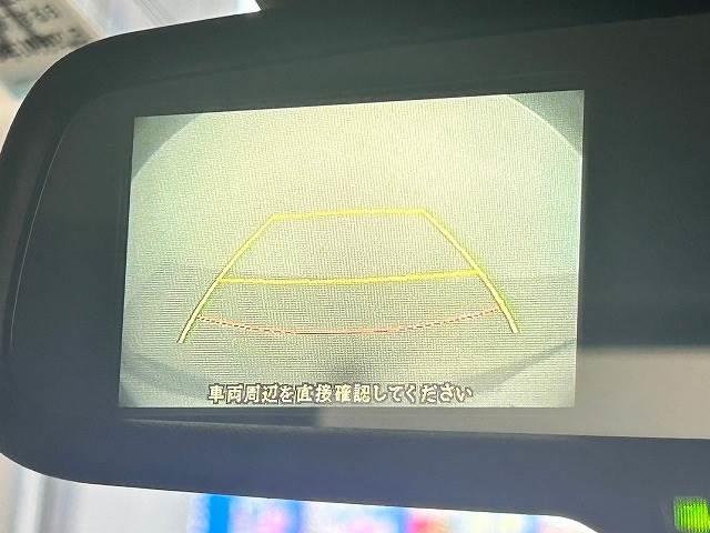 バックカメラも装備で駐車時も安心ですね。