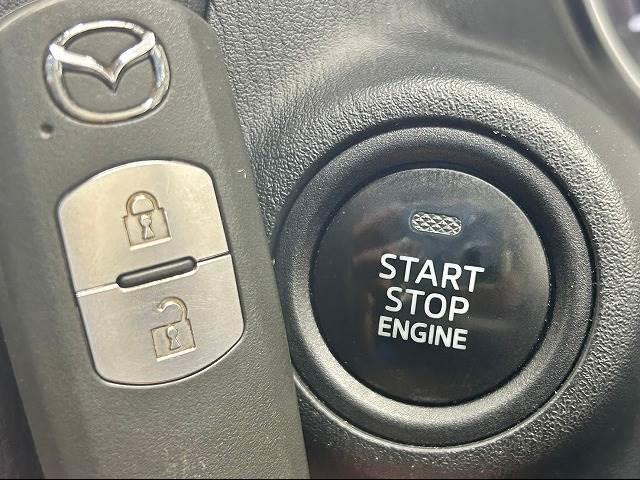 もはや定番となりつつある【スマートキー・プッシュスタート】鍵を持っているだけでエンジン始動から開閉まで行う事が出来ます。