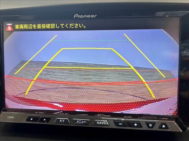 【カラーバックモニター】や【カラーサイドモニター】を装備しております。リアやサイドの映像がカラーで映し出されますので日々の駐車や幅寄せなどで安心安全です。