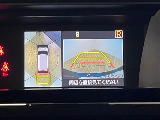 【パノラミックビューモニター】を装備しております。全周囲カメラで危険察知。狭い駐車場でも安心して駐車できますね。