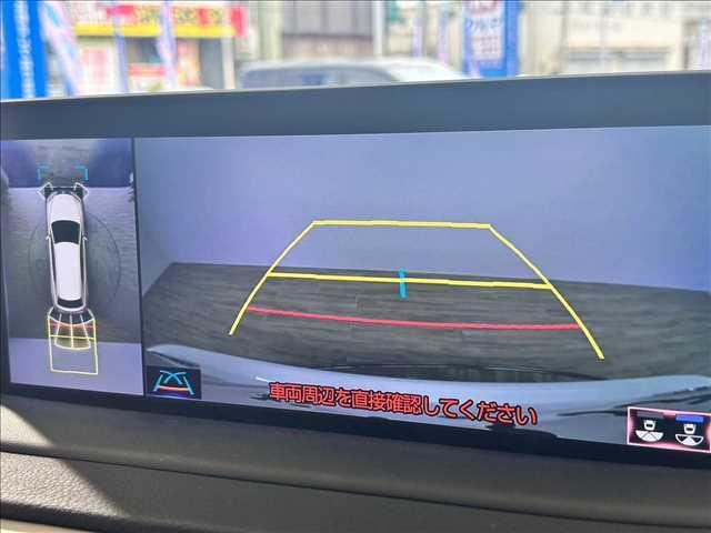 【パノラミックビューモニター】を装備しております。全周囲カメラで危険察知。狭い駐車場でも安心して駐車できますね。