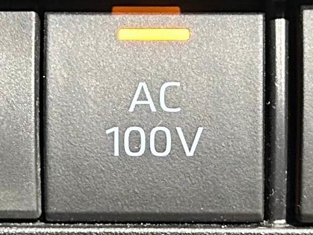 メーカーオプションの【ＡＣ１００Ｖ】コンセント付きですので家庭用電化製品が車内でご利用いただけます。