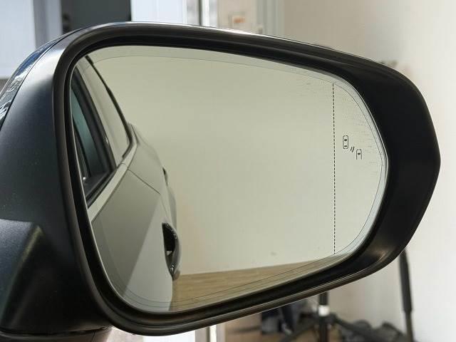 【ブラインドスポットモニター（ＢＳＭ）】車線変更時に車両後方から来る車両を検知し安全をサポートする装置です。
