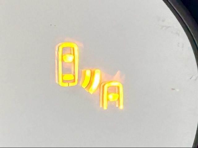 【ブラインドスポットモニター（ＢＳＭ）】車線変更時に車両後方から来る車両を検知し安全をサポートする装置です。