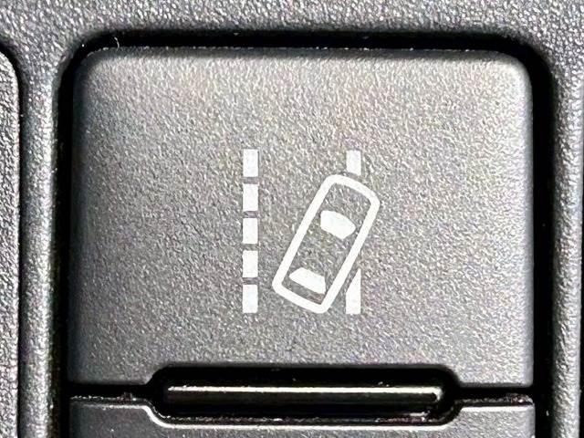 【衝突軽減ブレーキ・車線逸脱警報】など最新の装備が充実しております。