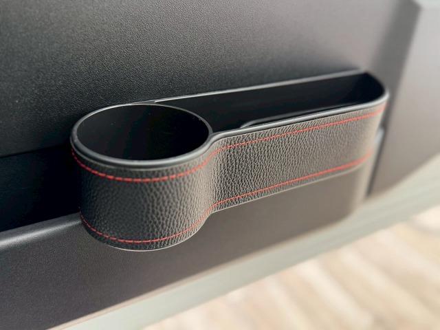 ジムニーシエラ ＪＣ　衝突軽減　車線逸脱　クルーズコントロール　レーンキープ　ＬＥＤヘッドライト　ＥＴＣ　純正１５インチアルミ　専用増設電源ユニット　スペアタイヤハードカバー　純正ナビ　テレビ　バックカメラ　シートヒーター（63枚目）