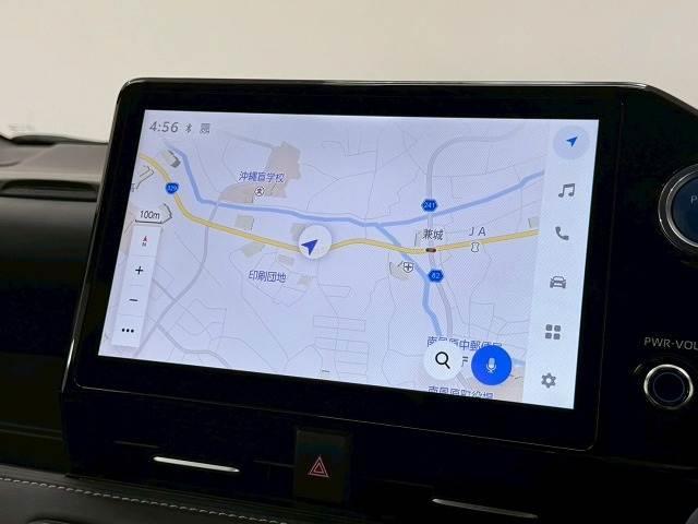 【メーカーオプションナビ】フルセグテレビやブルートゥース接続、ＤＶＤ再生など多彩な機能を併せ持っており、インパネ周りがすっきりしてま　すね！