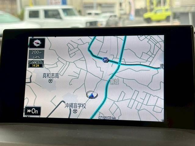 【メーカーオプションナビ】フルセグテレビやブルートゥース接続、ＤＶＤ再生など多彩な機能を併せ持っており、インパネ周りがすっきりしてま　すね！